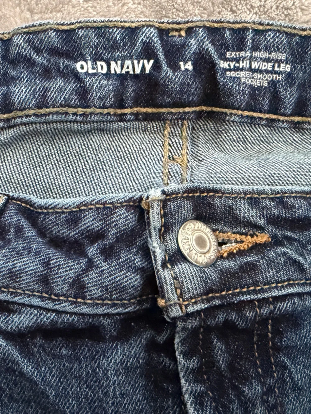 Old Navy Extra High-Rise Sky-Hi Wide Leg - Picture 3 of 6